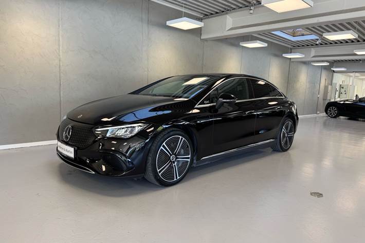 Sort Mercedes EQE 300 fra 2025