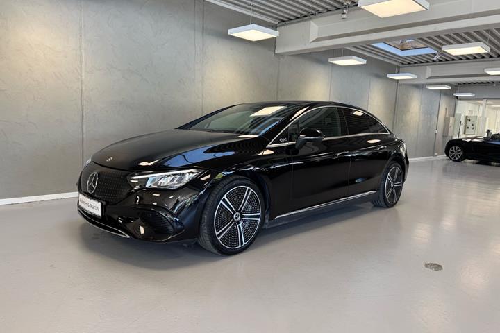 Sort Mercedes EQE 300 fra 2025