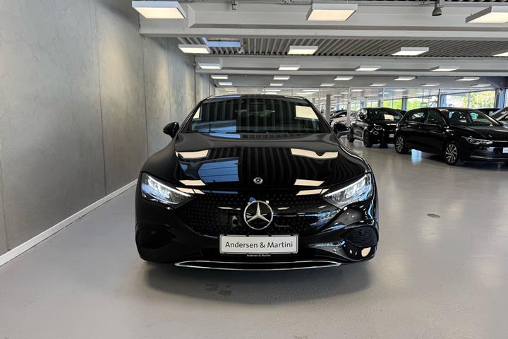 Sort Mercedes EQE 300 fra 2025