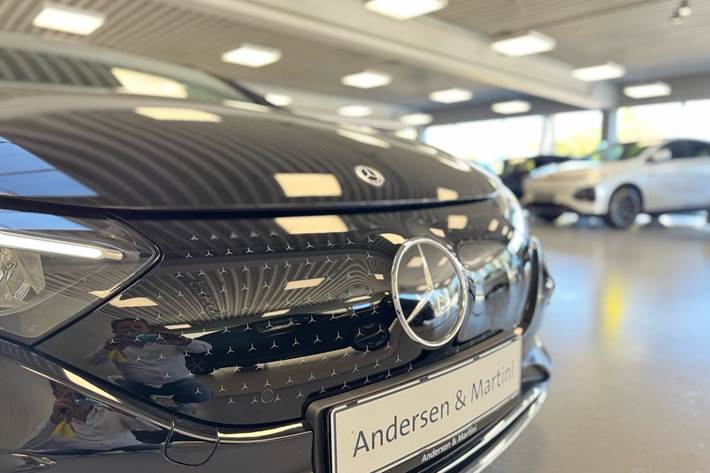 Sort Mercedes EQE 300 fra 2025