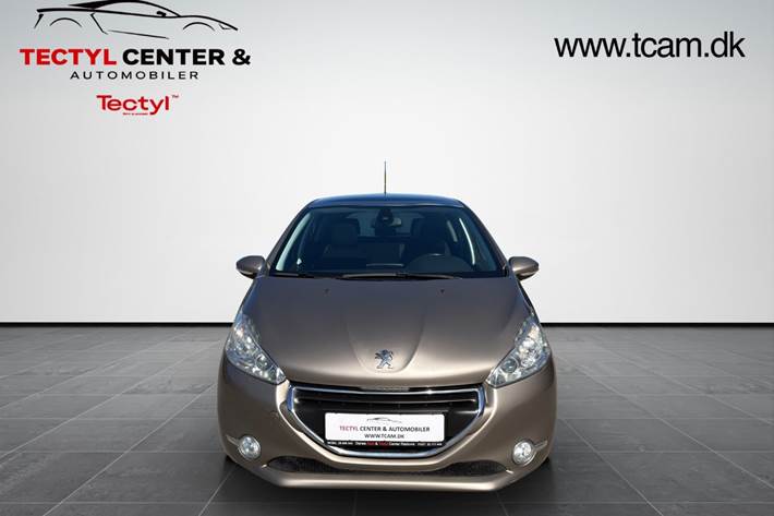 Orange Peugeot 208 fra 2015