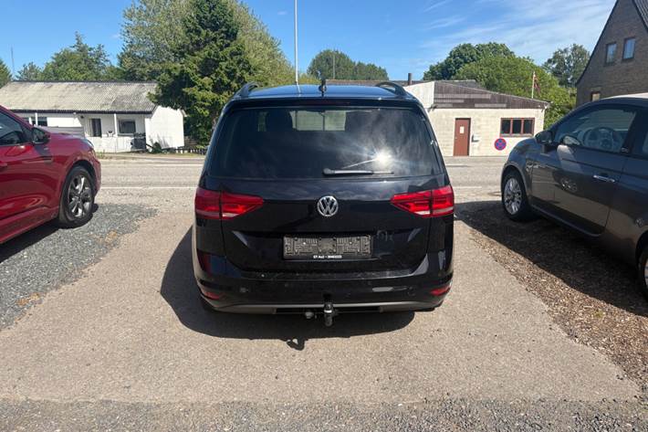 Sort VW Touran fra 2019