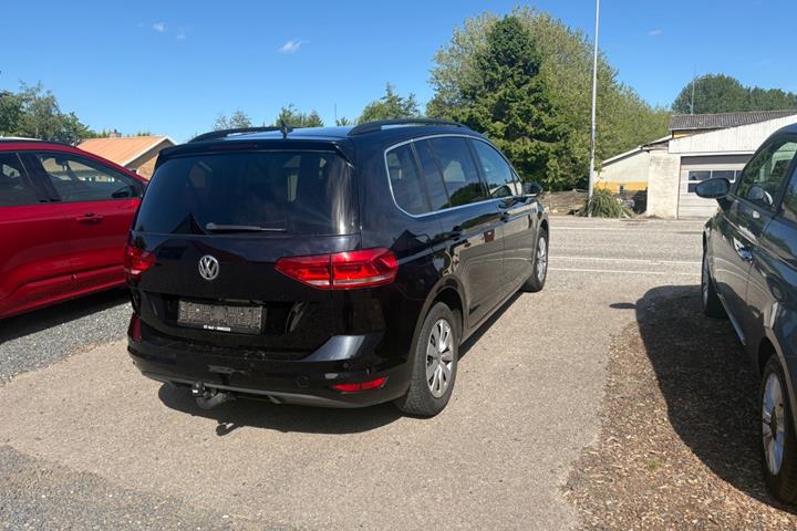 Sort VW Touran fra 2019