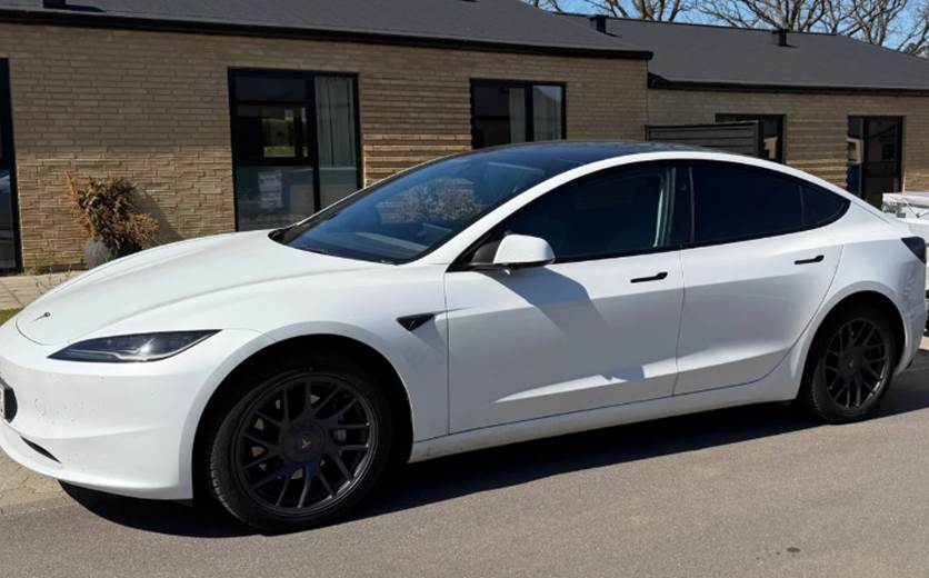 Tesla Model 3 RWD