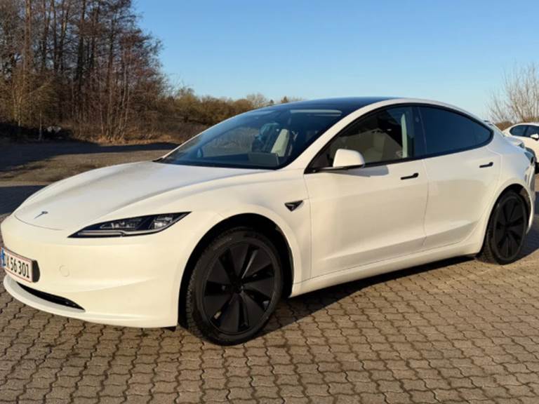 Tesla Model 3 RWD