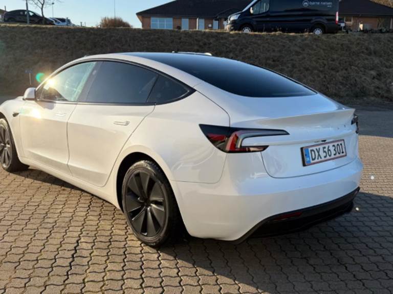 Tesla Model 3 RWD