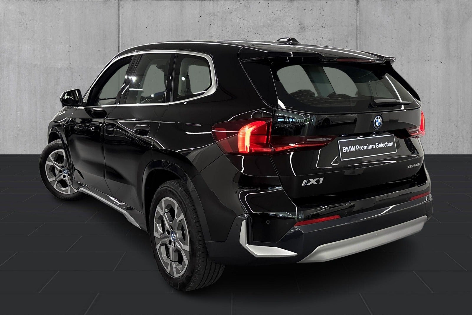 Sort BMW iX1 fra 2024