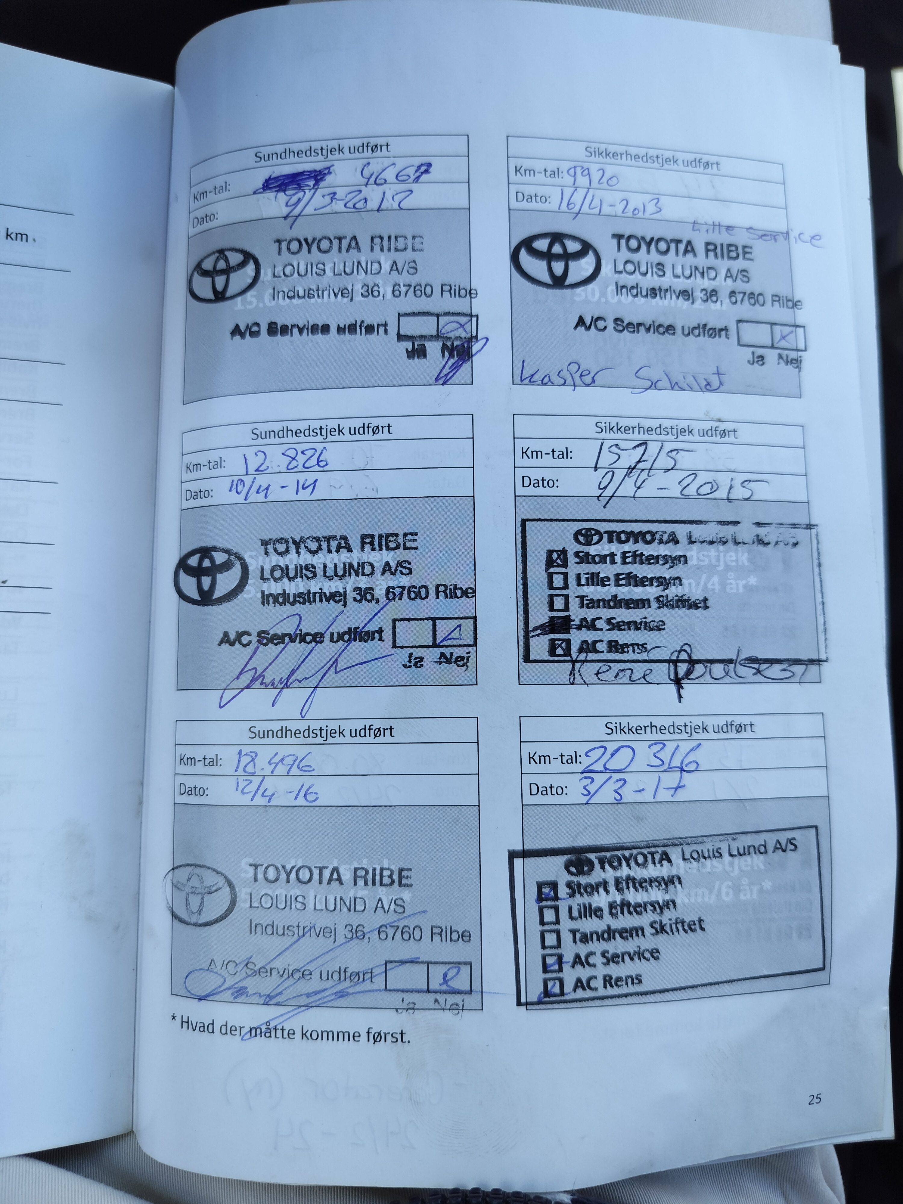 Beige Toyota Yaris fra 2011