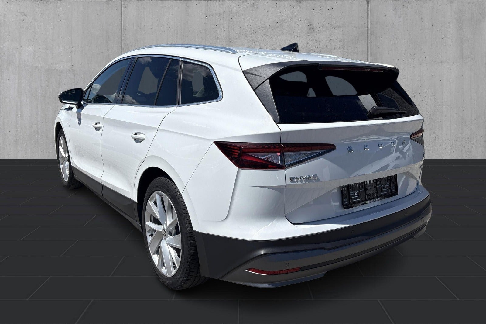 Hvid Skoda Enyaq fra 2021