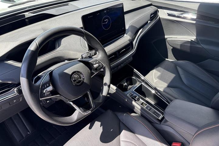 Hvid Skoda Enyaq fra 2021