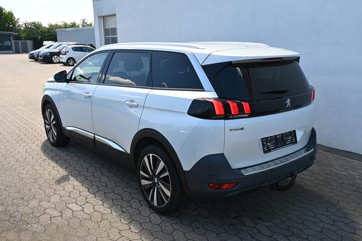 Hvid Peugeot 5008 fra 2017