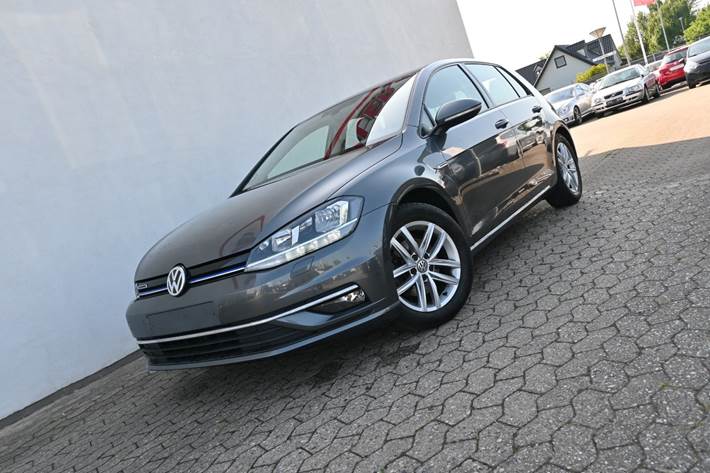 Grå VW Golf VII fra 2019