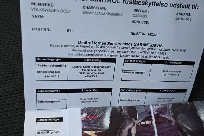 Grå VW Golf VII fra 2019