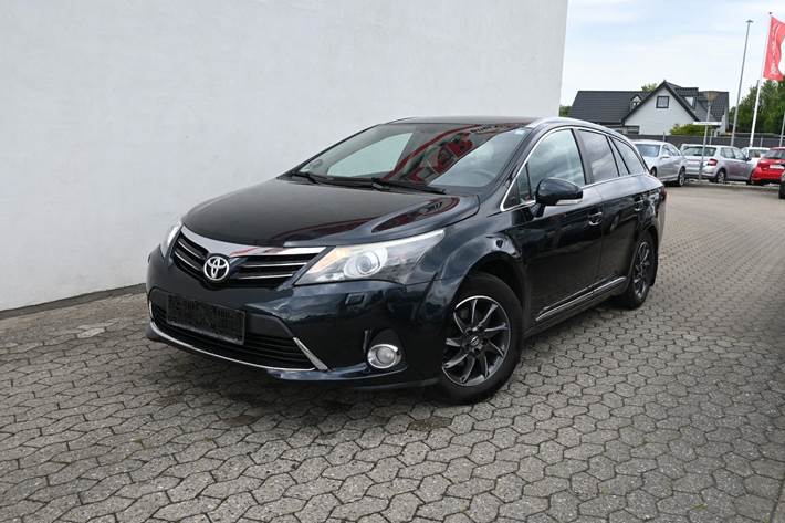 Blå Toyota Avensis fra 2012