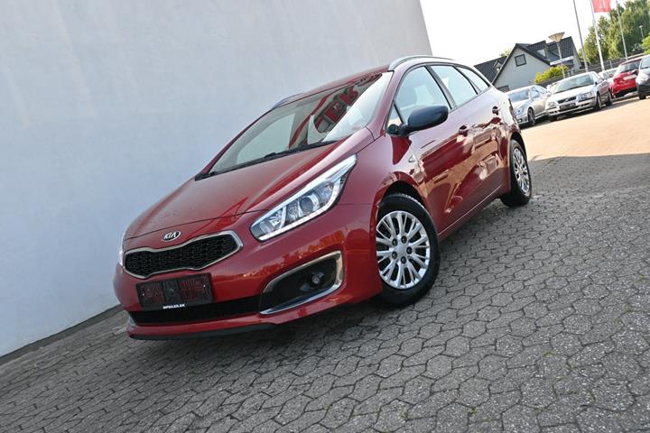 Rød Kia Ceed fra 2016 set udefra