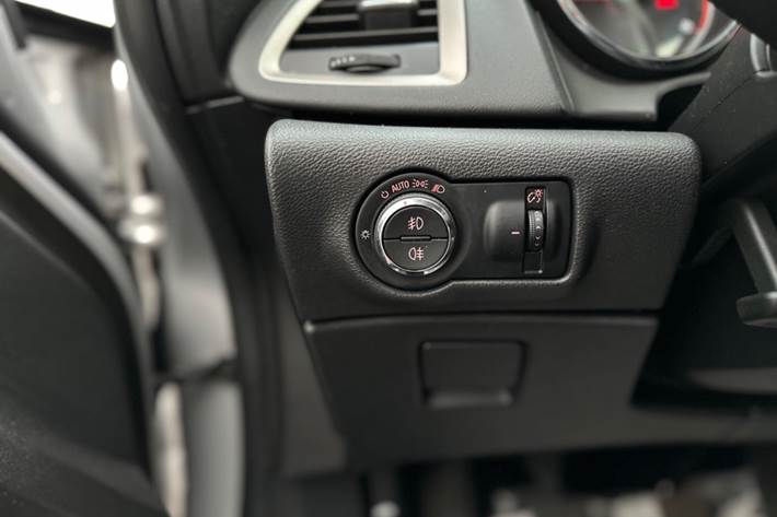 Grå Opel Astra fra 2011