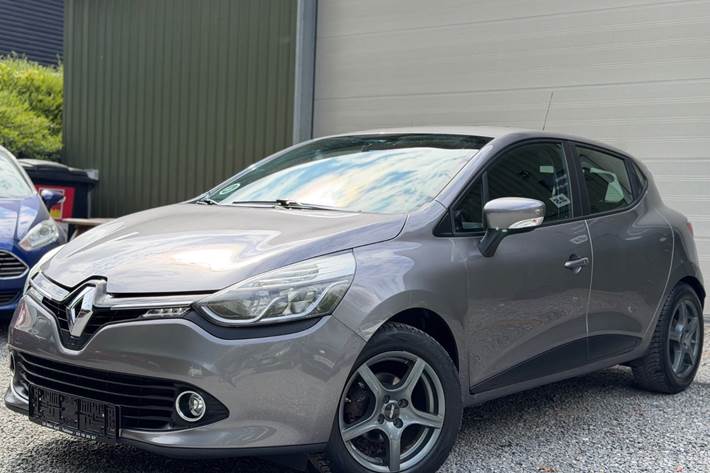 Grå Renault Clio IV fra 2015