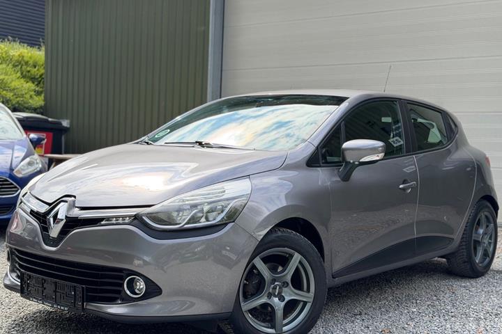 Grå Renault Clio IV fra 2015