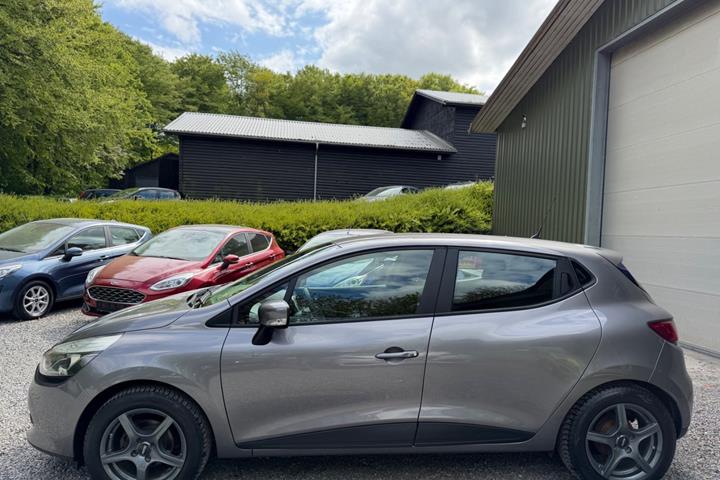 Grå Renault Clio IV fra 2015