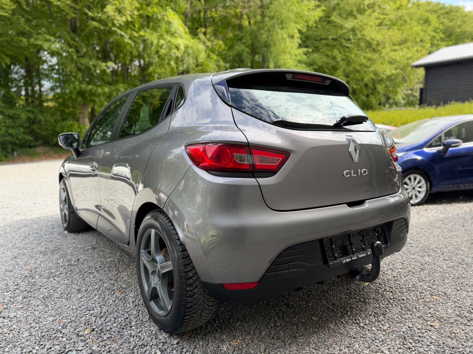 Grå Renault Clio IV fra 2015