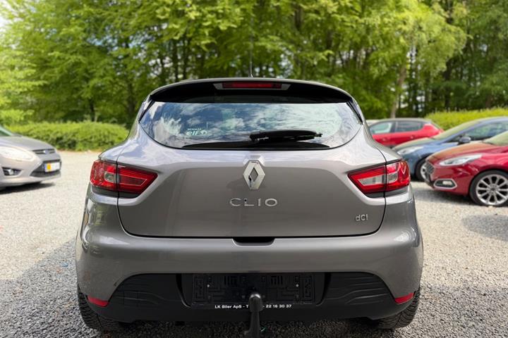 Grå Renault Clio IV fra 2015