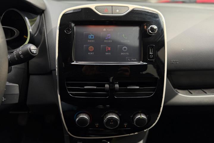 Grå Renault Clio IV fra 2015