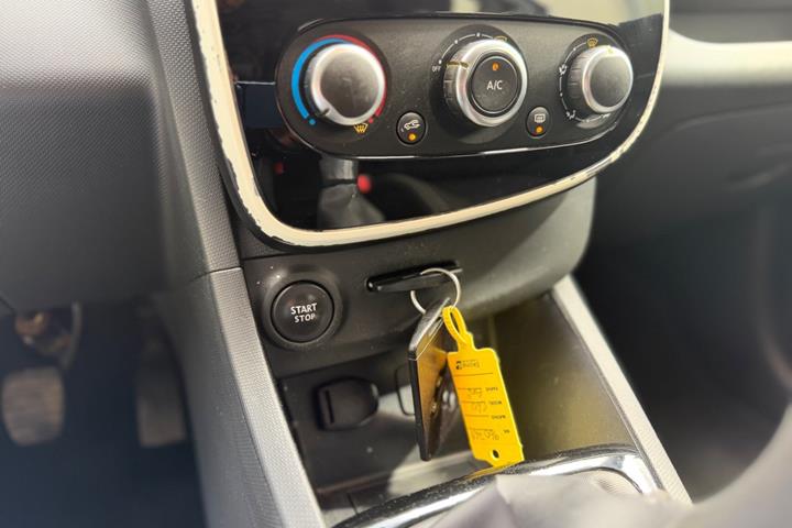 Grå Renault Clio IV fra 2015
