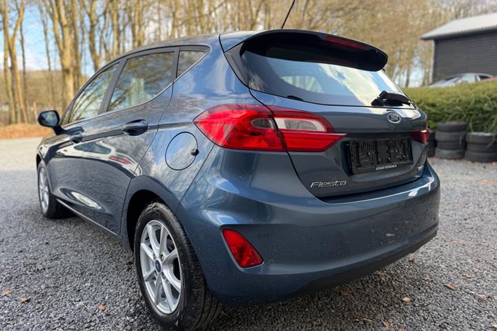 Blå Ford Fiesta fra 2021