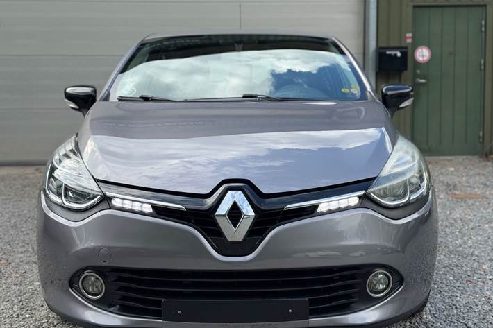 Grå Renault Clio IV fra 2013