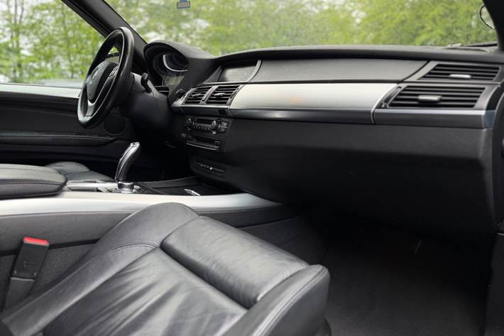 Sort BMW X5 fra 2011