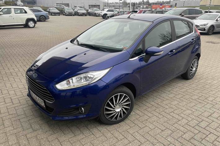 Blå Ford Fiesta fra 2016
