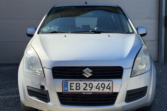 Grå Suzuki Splash fra 2008