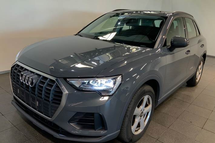 Grå Audi Q3 fra 2020 set udefra