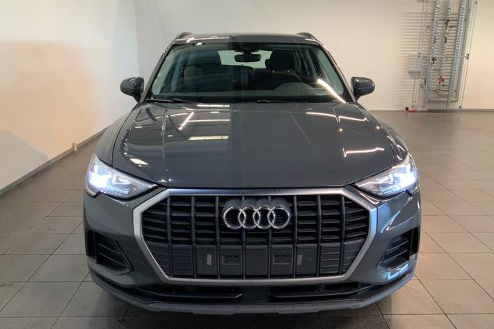 Grå Audi Q3 fra 2020