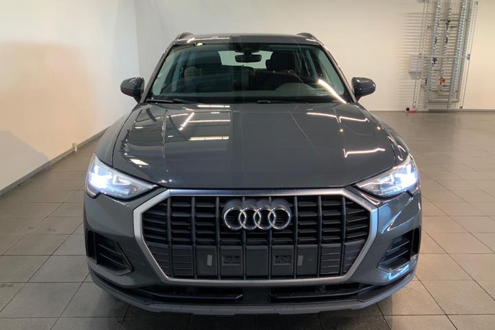 Grå Audi Q3 fra 2020