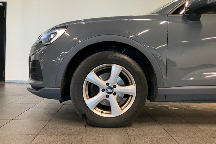 Grå Audi Q3 fra 2020