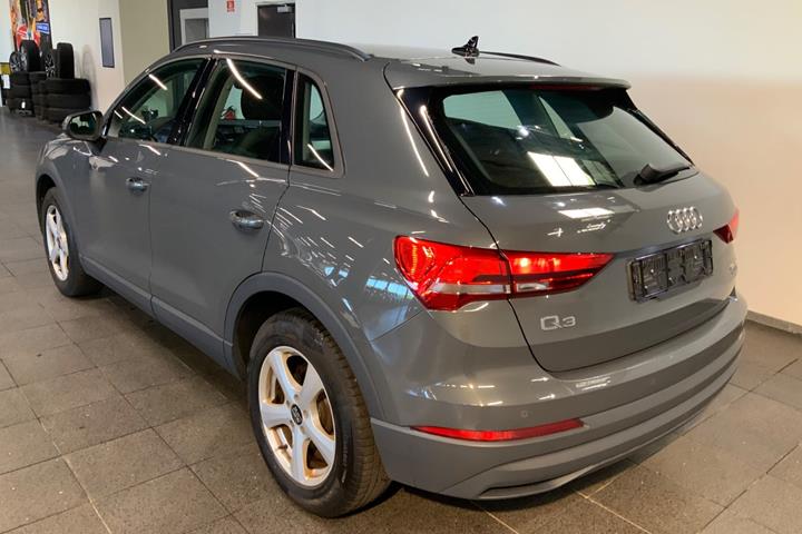 Grå Audi Q3 fra 2020