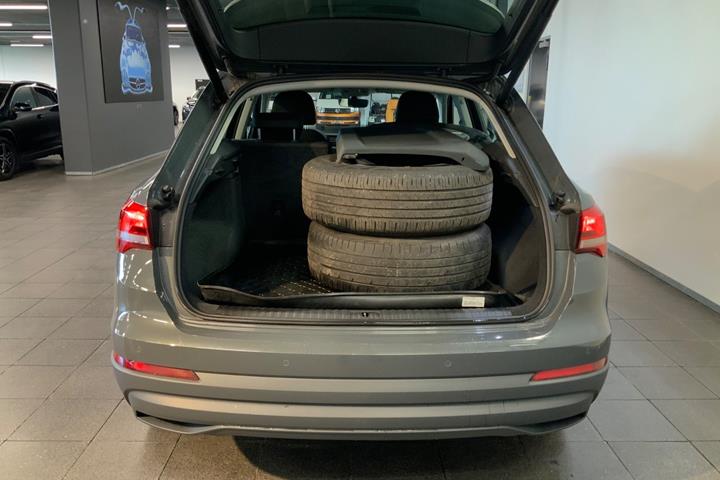 Grå Audi Q3 fra 2020