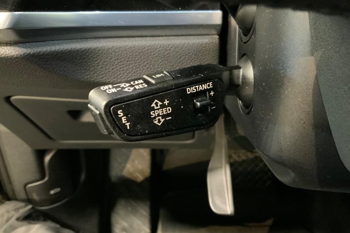 Grå Audi Q3 fra 2020
