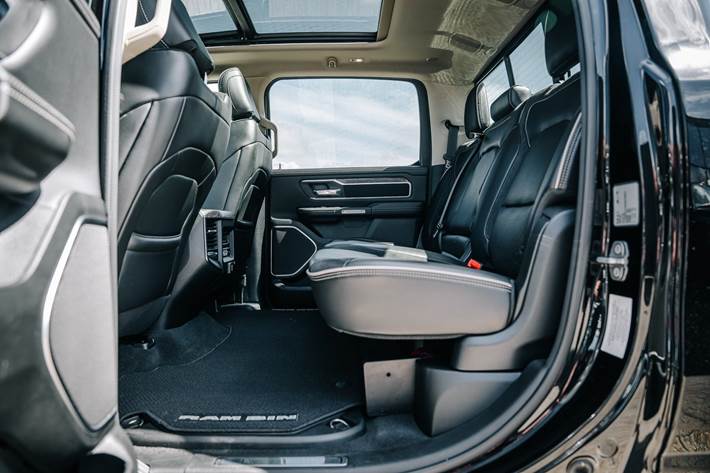 Sort Dodge RAM 1500 fra 2019