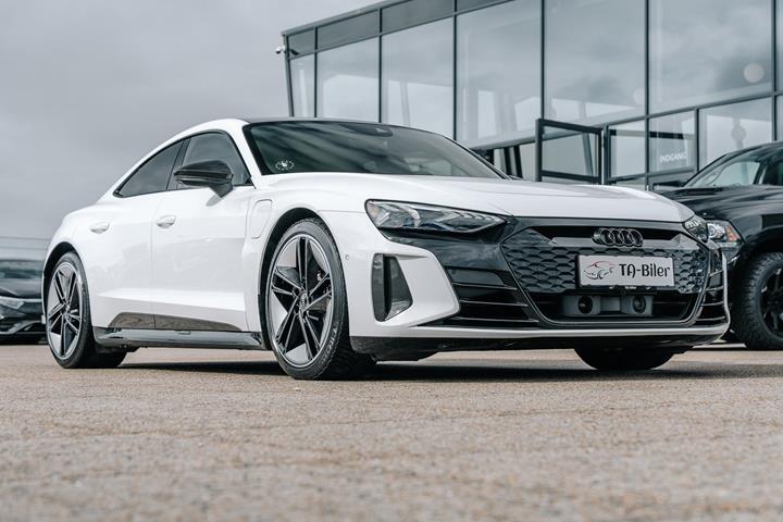 Hvid Audi RS e-tron GT fra 2022 set udefra