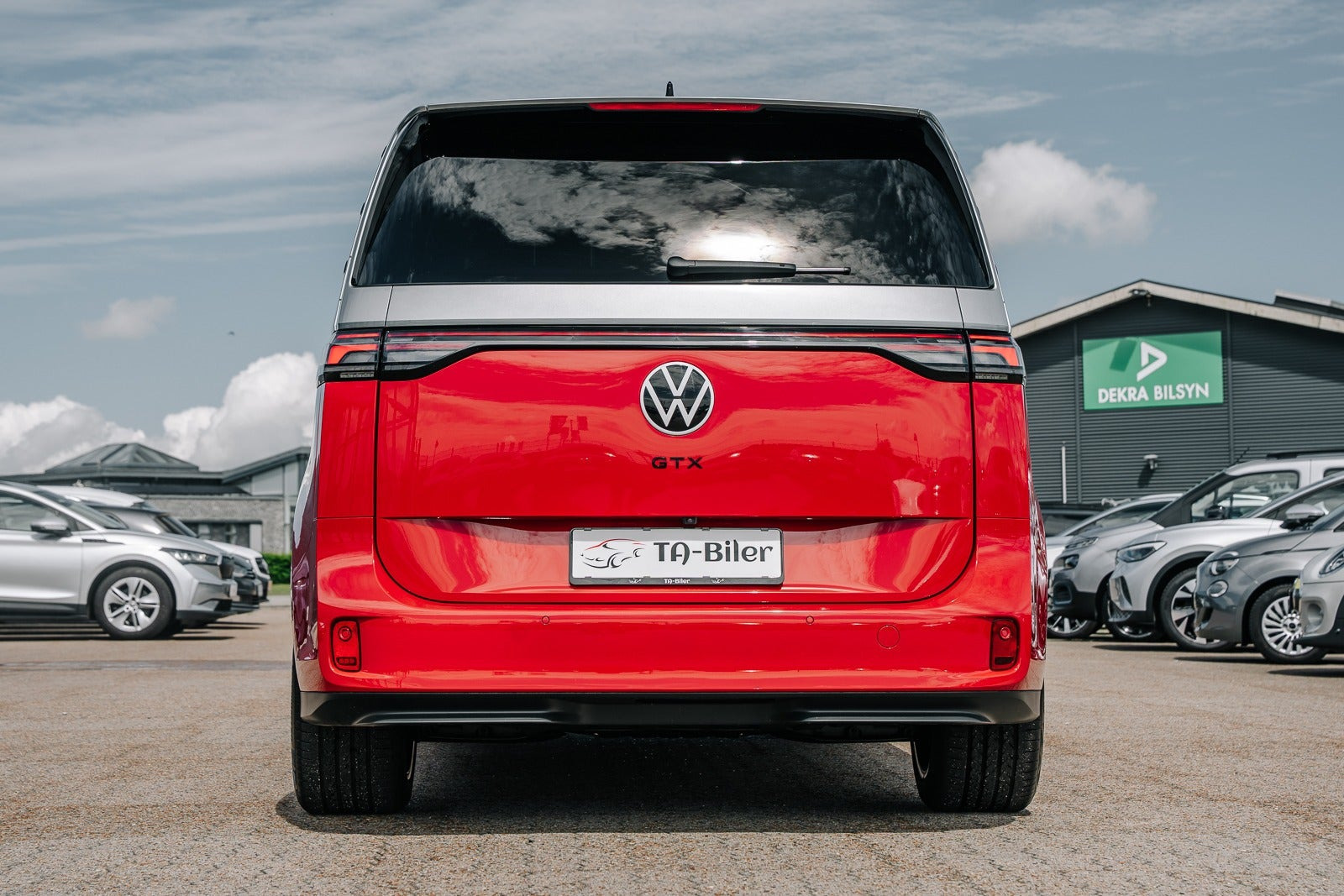 Rød VW ID.Buzz fra 2025