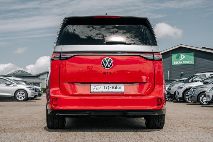 Rød VW ID.Buzz fra 2025