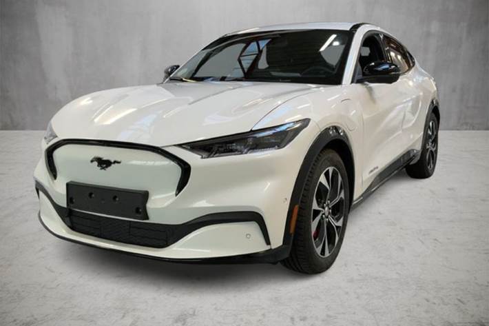 Hvid Ford Mustang Mach-E fra 2023