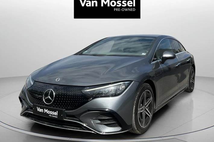 Grå Mercedes EQE350 fra 2023 set udefra
