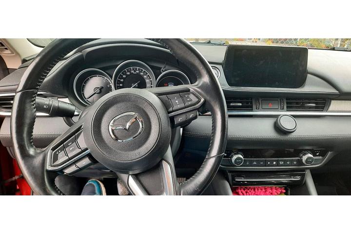 Grå Mazda 6 fra 2018