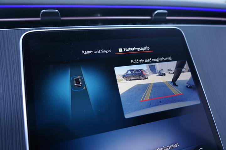 Sort Mercedes EQE350 SUV fra 2025