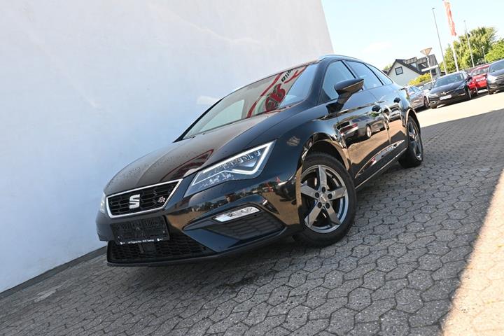 Sort Seat Leon fra 2019 set udefra