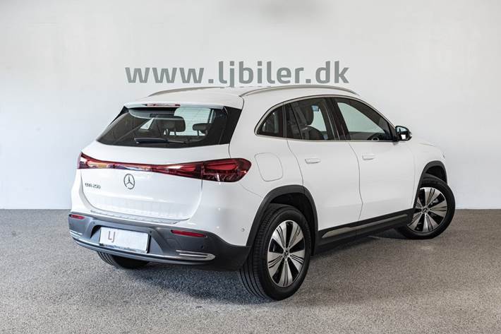 Hvid Mercedes EQA250 fra 2025