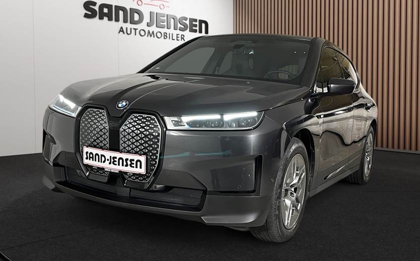 BMW iX xDrive40 Fully Charged